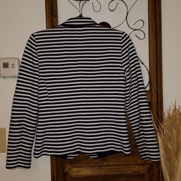 A LITTLE NAUTI NEVER HURTS❣️Navy and white blazer - Picture 5 of 8